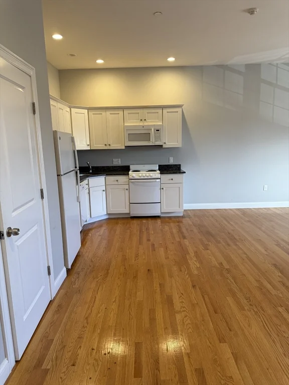 1 bed, 1 bath apartment for rent at 60 Pearl St Unit 201, Five Corners — photo 2 of 7