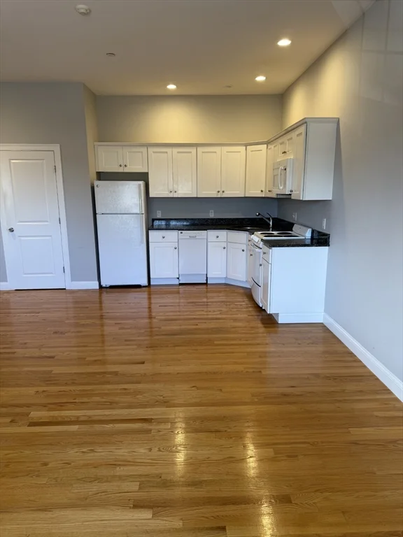 1 bed, 1 bath apartment for rent at 60 Pearl St Unit 201, Five Corners — photo 1 of 7