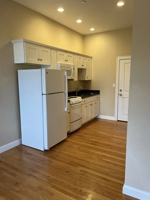1 bed, 1 bath apartment for rent at 60 Pearl St Unit 304, Five Corners