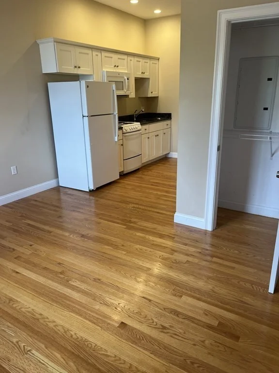 1 bed, 1 bath apartment for rent at 60 Pearl St Unit 304, Five Corners — photo 2 of 6