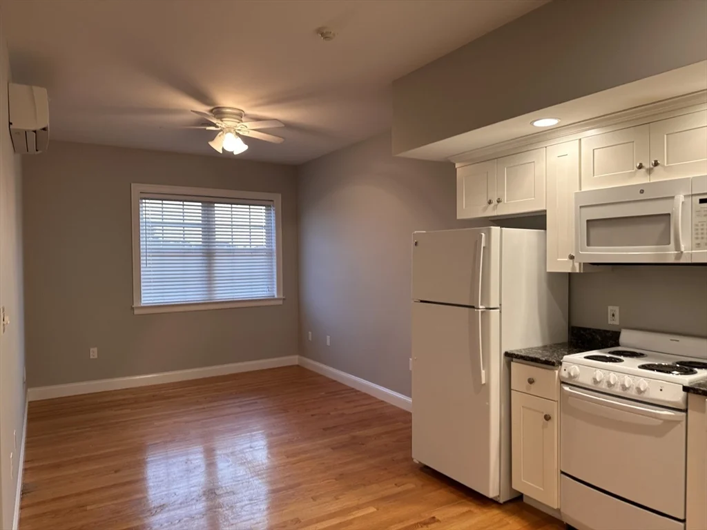1 bed, 1 bath apartment for rent at 60 Pearl St Unit 304, Five Corners — photo 3 of 7