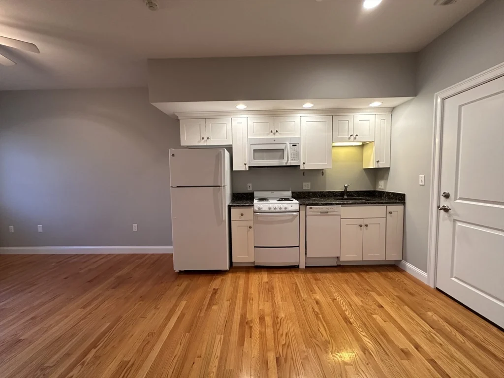 1 bed, 1 bath apartment for rent at 60 Pearl St Unit 304, Five Corners