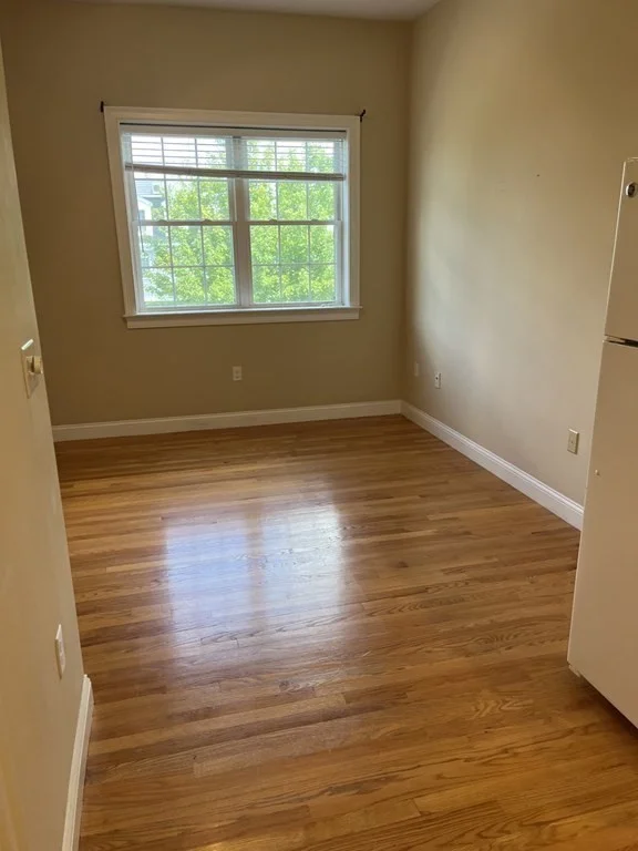 1 bed, 1 bath apartment for rent at 60 Pearl St Unit 304, Five Corners — photo 4 of 6