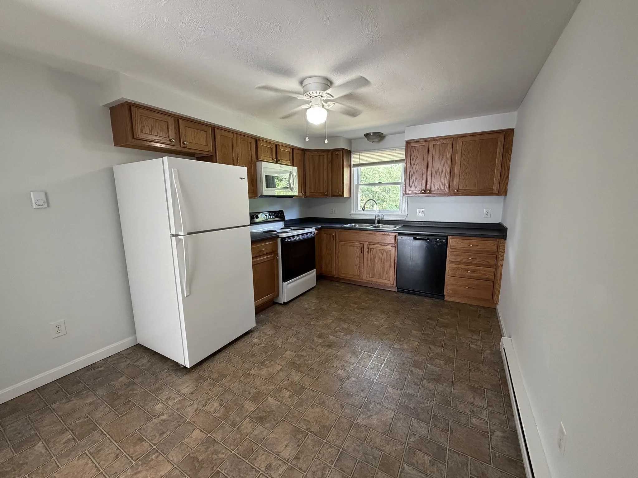 2 bed, 1 bath apartment for rent at 60 Philips St Unit 2-5, Attleboro — photo 4 of 16