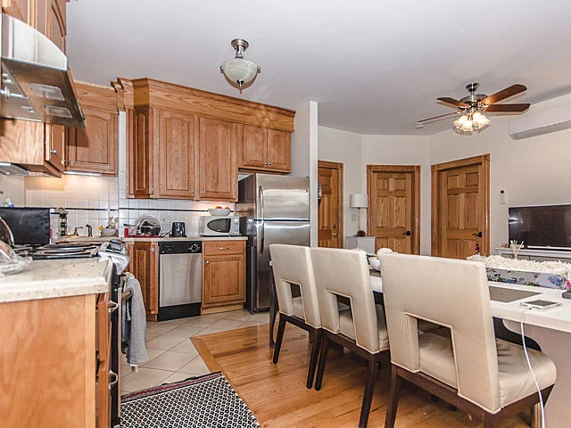 3 bed, 1 bath apartment for rent at 60 Phillips St Unit 1, Beacon Hill — photo 3 of 11