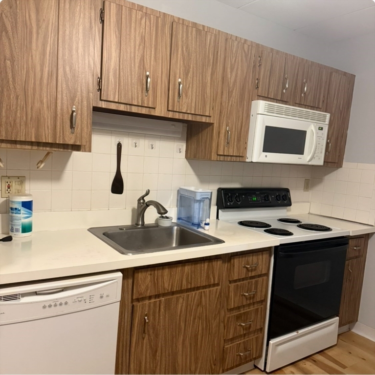 1 bed, 1 bath apartment for rent at 60 Pleasant St Unit 208, Arlington — photo 7 of 16