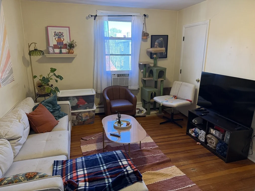 3 bed, 1 bath apartment for rent at 60 Pleasant St Unit 3, Cambridgeport — photo 4 of 17