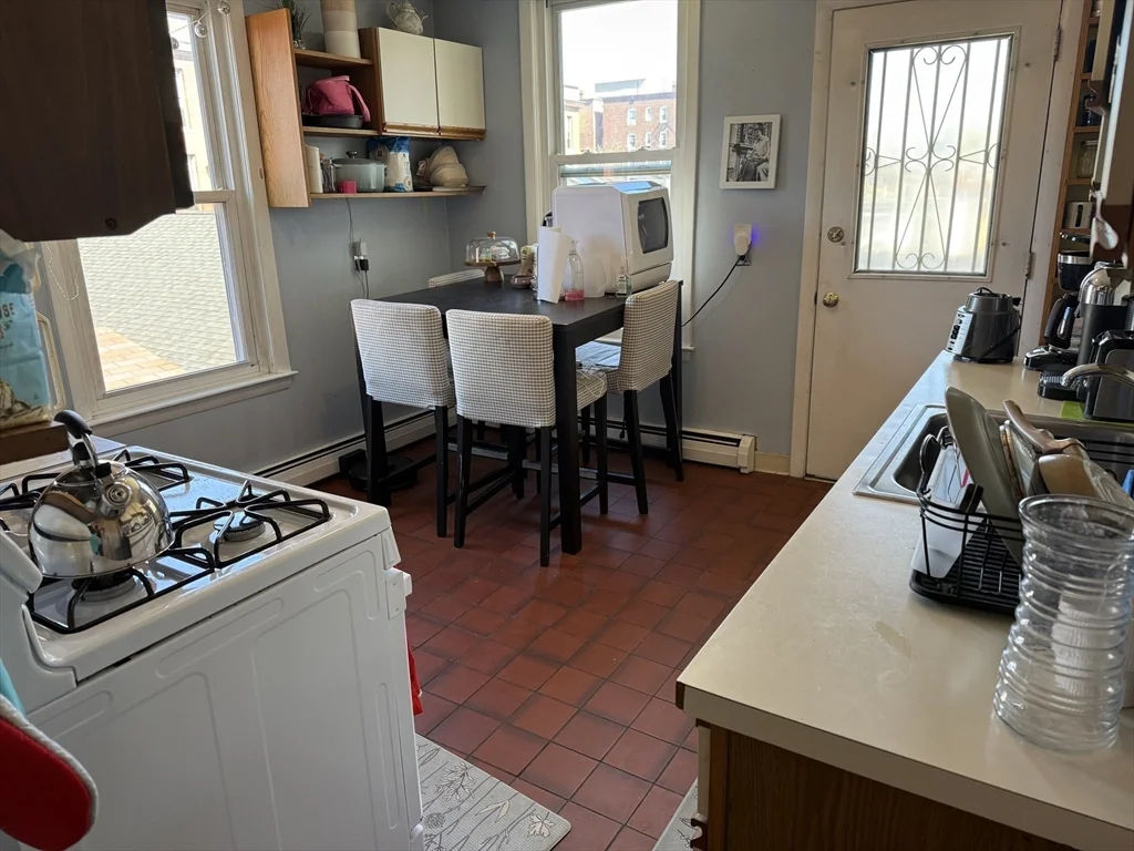 3 bed, 1 bath apartment for rent at 60 Pleasant St Unit 3, Cambridgeport — photo 6 of 17