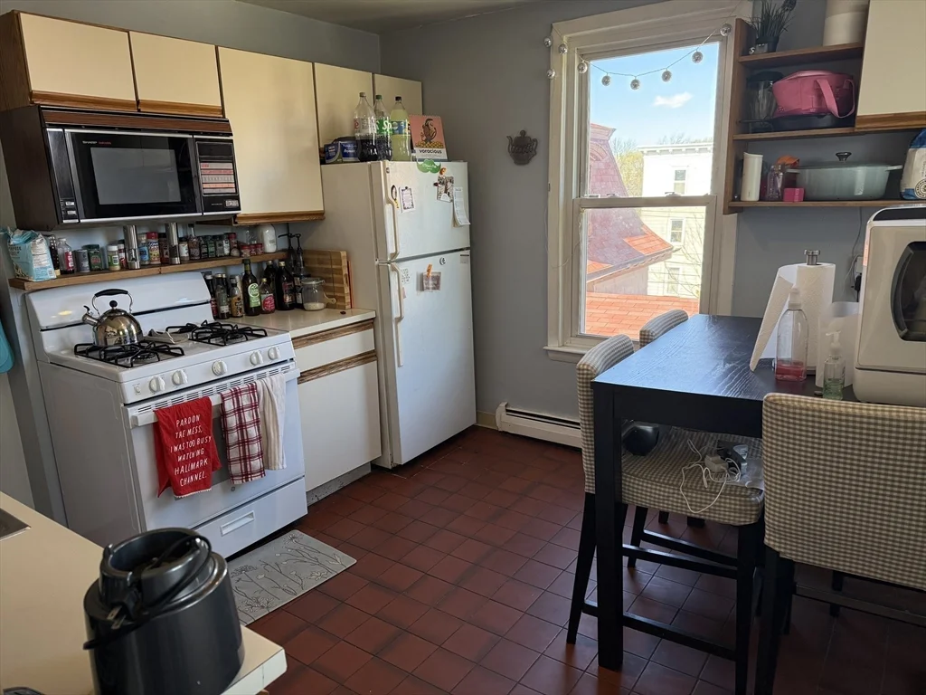 3 bed, 1 bath apartment for rent at 60 Pleasant St Unit 3, Cambridgeport — photo 7 of 17