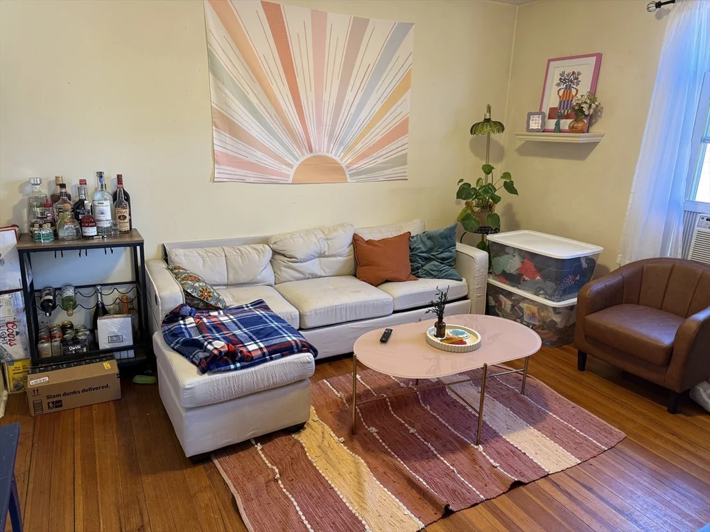 3 bed, 1 bath apartment for rent at 60 Pleasant St Unit 3, Cambridgeport — photo 5 of 17