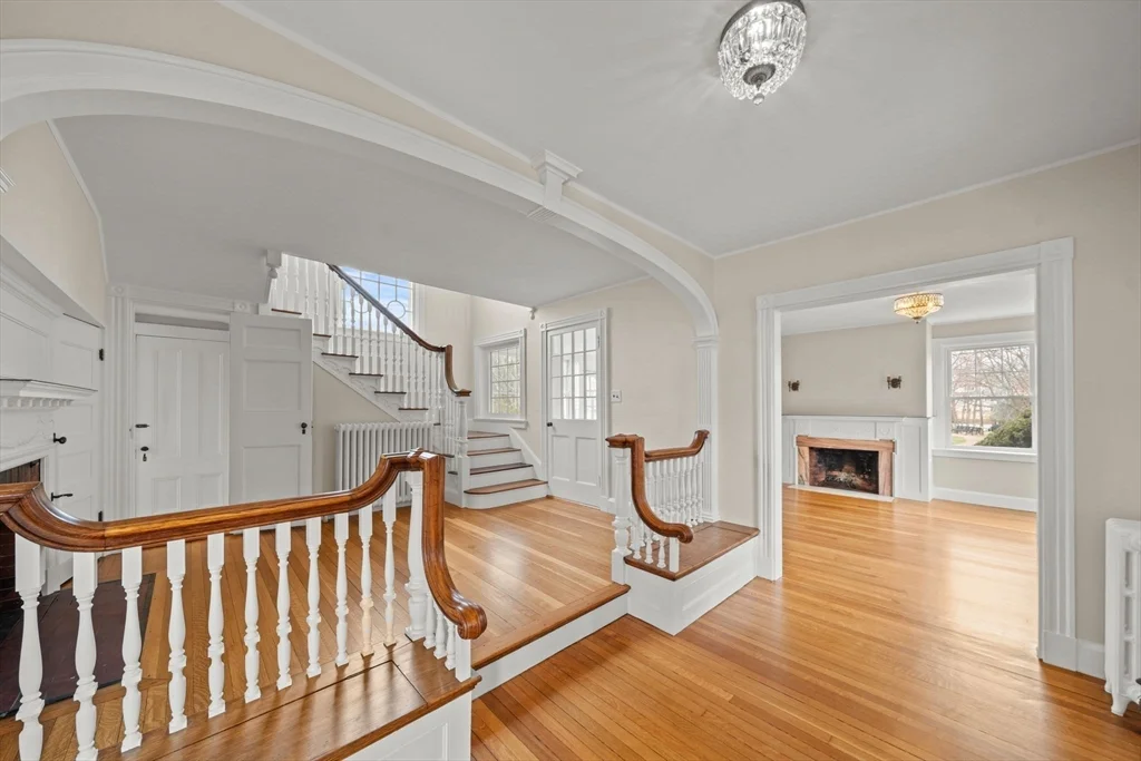 4 bed, 2 bath apartment for rent at 60 Powder House Rd, Lawrence Estates — photo 3 of 27