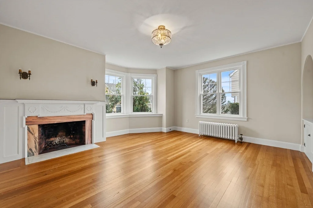 4 bed, 2 bath apartment for rent at 60 Powder House Rd, Lawrence Estates — photo 4 of 27