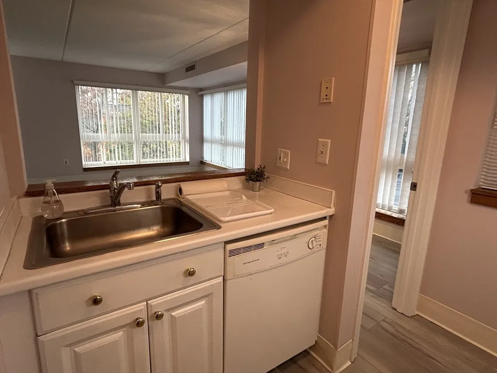 2 bed, 2 bath apartment for rent at 60 Rantoul St Unit 116, Beverly — photo 14 of 22