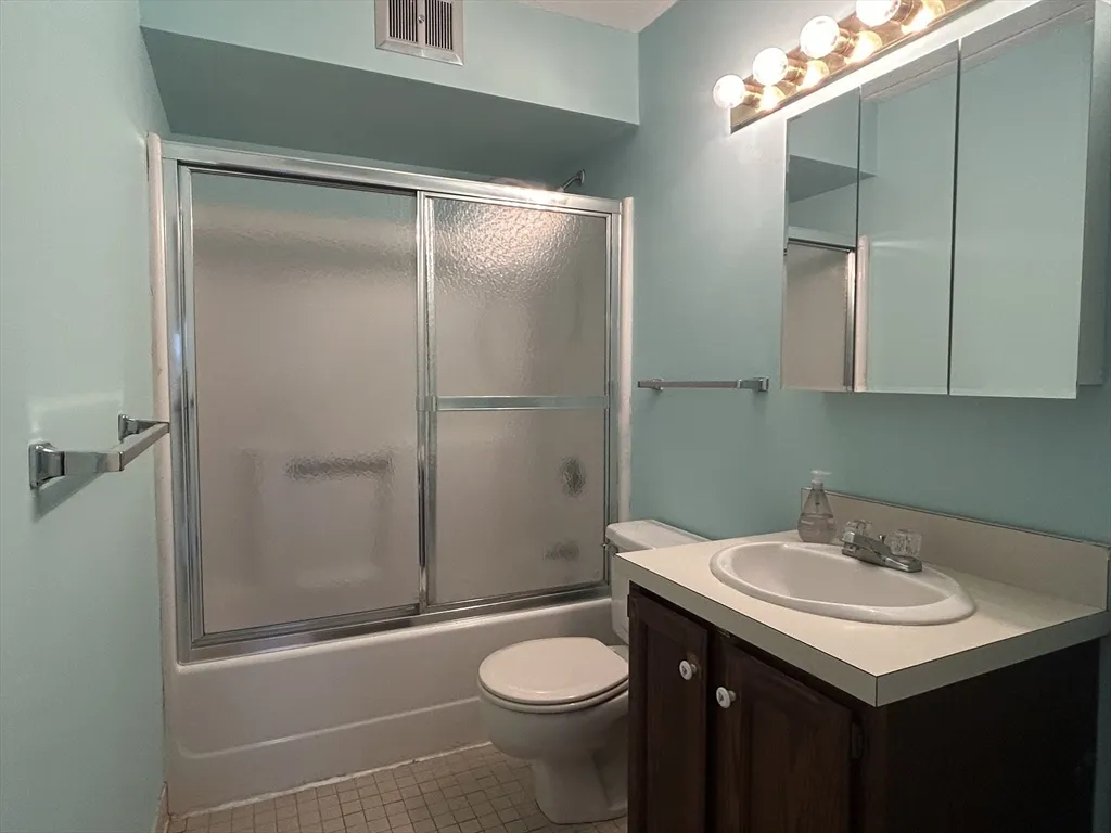 2 bed, 2 bath apartment for rent at 60 Rantoul St Unit 116, Beverly — photo 8 of 22