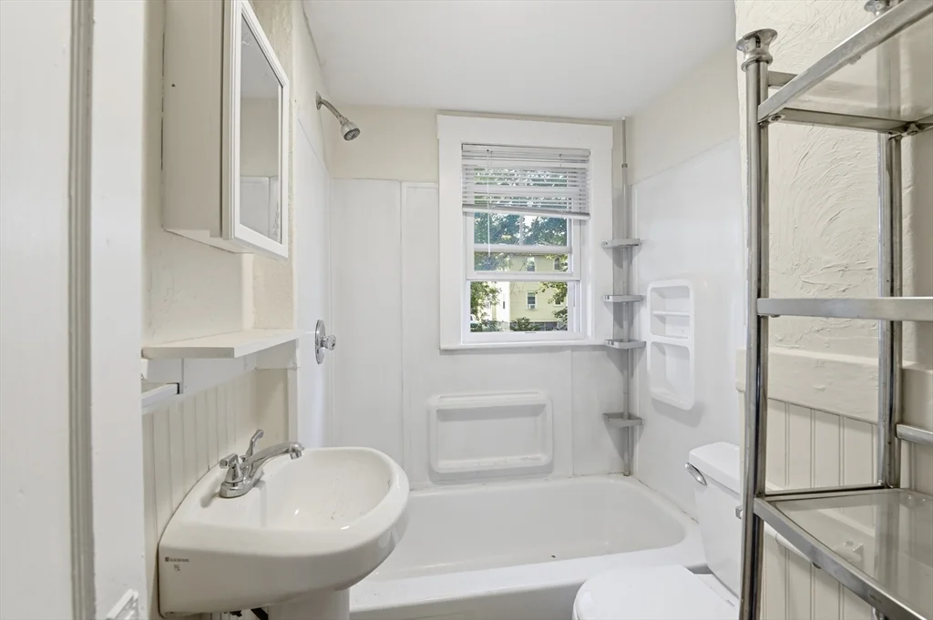 1 bed, 1 bath apartment for rent at 60 Raycroft St Unit R-1, Quincy — photo 11 of 16