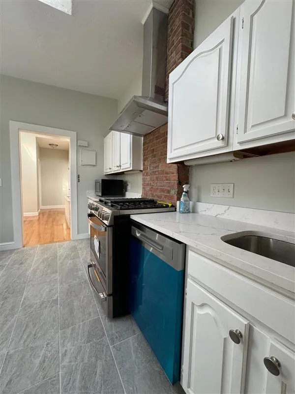 2 bed, 1 bath apartment for rent at 60 Sacramento St Unit 2, Baldwin — photo 3 of 18