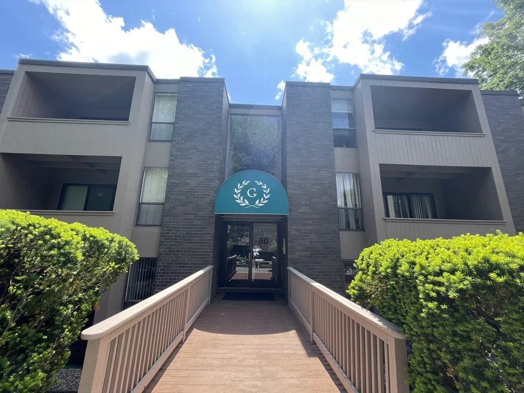 2 bed, 1 bath apartment for rent at 60 Shrewsbury Green Dr Unit G, Shrewsbury — photo 1 of 16