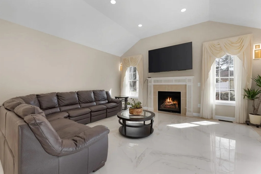 4 bed, 2 bath apartment for rent at 60 Shufelt Rd Unit 1, South Walpole — photo 14 of 40