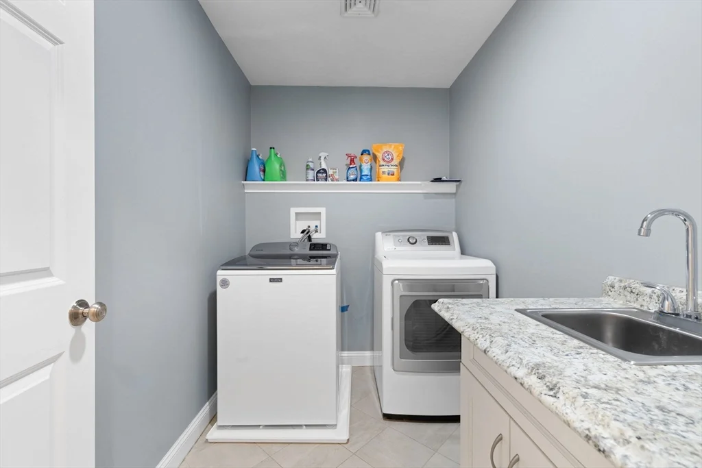 4 bed, 2 bath apartment for rent at 60 Shufelt Rd Unit 1, South Walpole — photo 32 of 40