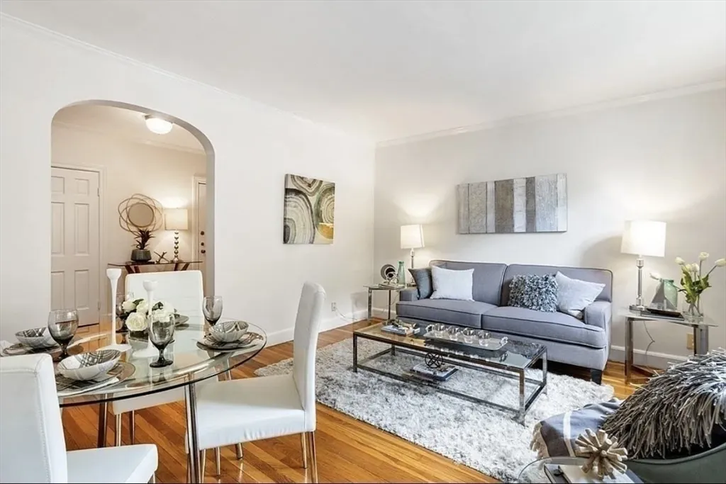 1 bed, 1 bath apartment for rent at 60 Sutherland Rd Unit 1, Brighton