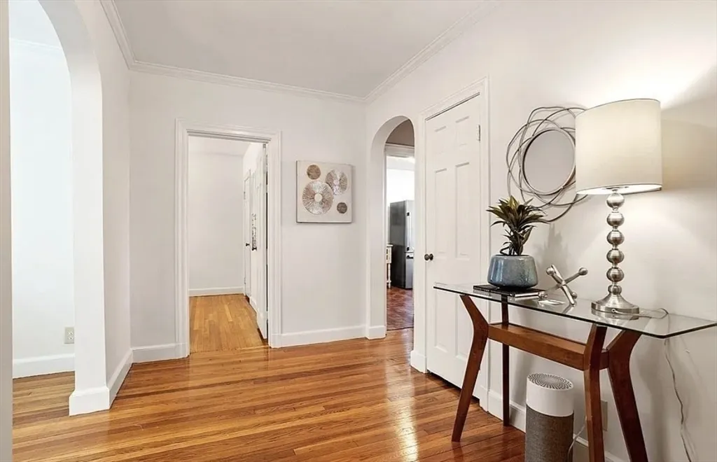 1 bed, 1 bath apartment for rent at 60 Sutherland Rd Unit 1, Brighton — photo 5 of 21