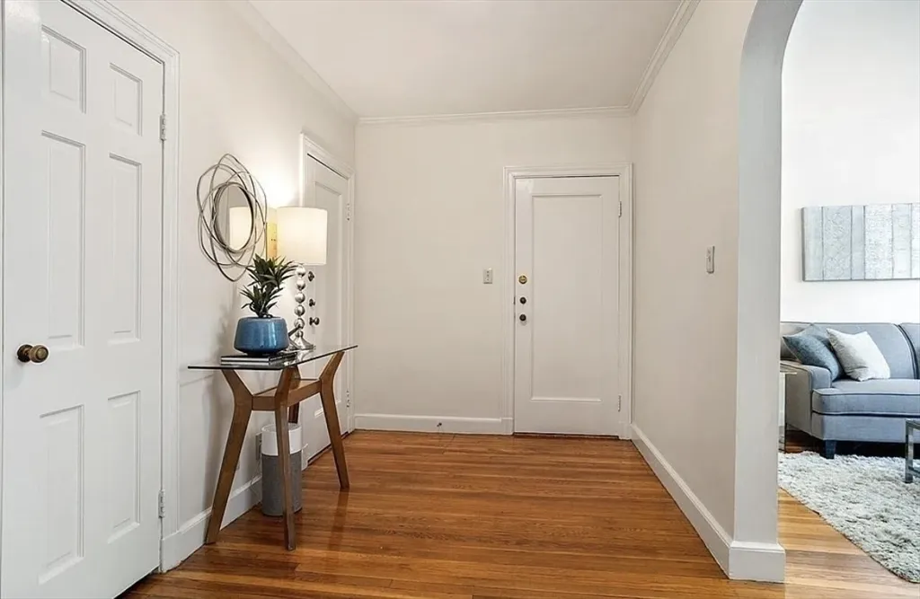 1 bed, 1 bath apartment for rent at 60 Sutherland Rd Unit 1, Brighton — photo 7 of 21