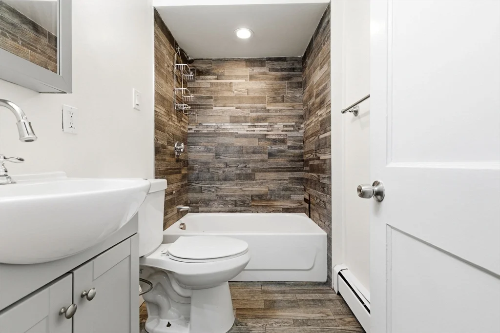 2 bed, 1 bath apartment for rent at 60 Tudor Unit 1, Lynn — photo 16 of 19