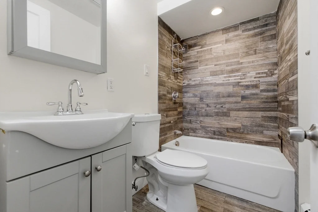 2 bed, 1 bath apartment for rent at 60 Tudor Unit 1, Lynn — photo 15 of 19