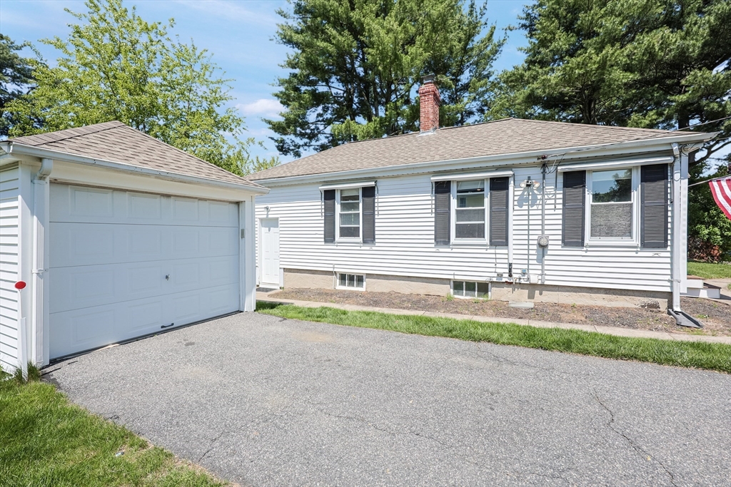 1 bed, 1 bath apartment for rent at 60 Verndale Ave Unit 60, Attleboro — photo 2 of 32
