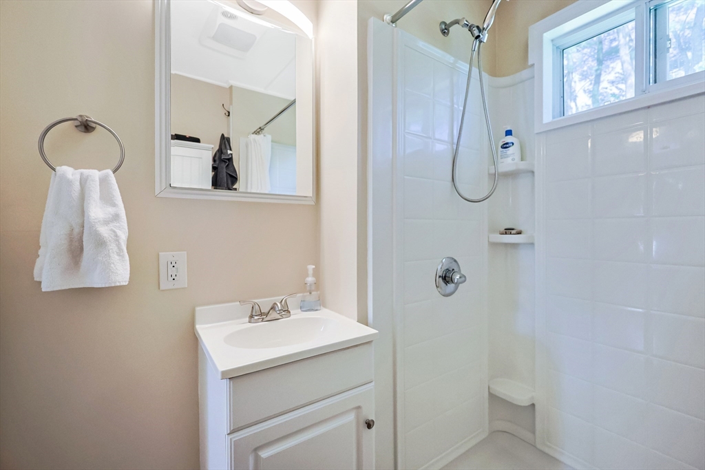 1 bed, 1 bath apartment for rent at 60 Verndale Ave Unit 60, Attleboro — photo 10 of 32