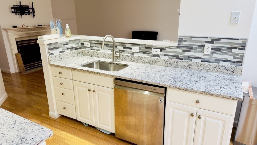 2 bed, 1 bath apartment for rent at 60 Village Dr Unit 60, Quincy — photo 3 of 16