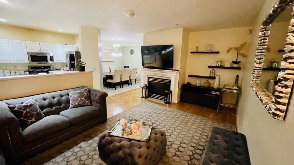 2 bed, 1 bath apartment for rent at 60 Village Dr Unit 60, Quincy — photo 1 of 16