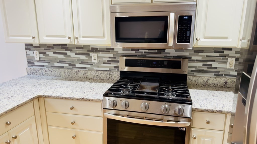 2 bed, 1 bath apartment for rent at 60 Village Dr Unit 60, Quincy — photo 4 of 16