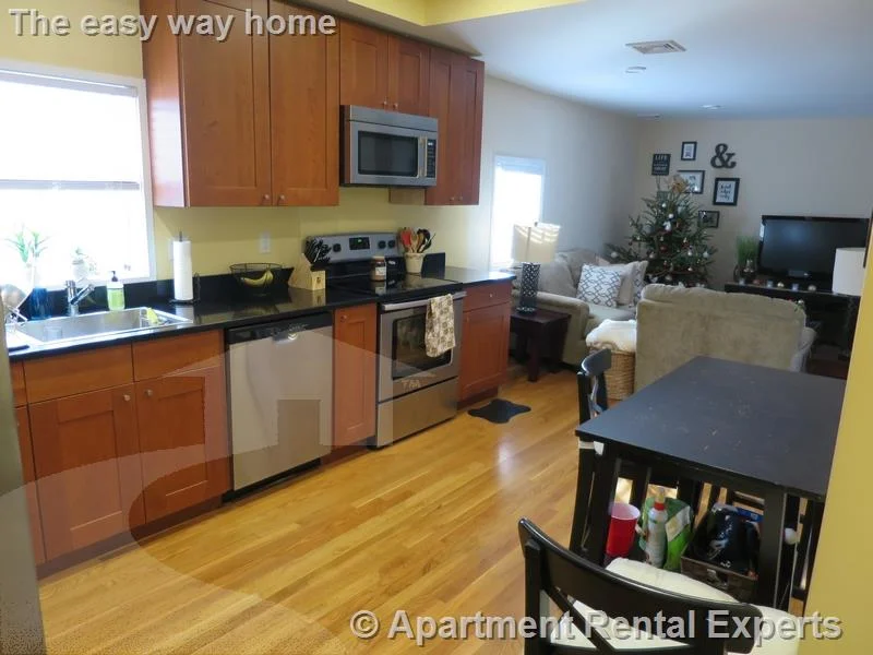 3 bed, 1 bath apartment for rent at 60 William St Unit 2, Ball Square — photo 1 of 9
