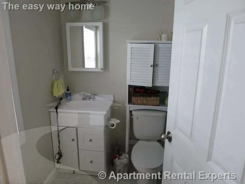 3 bed, 1 bath apartment for rent at 60 William St Unit 2, Ball Square — photo 5 of 9