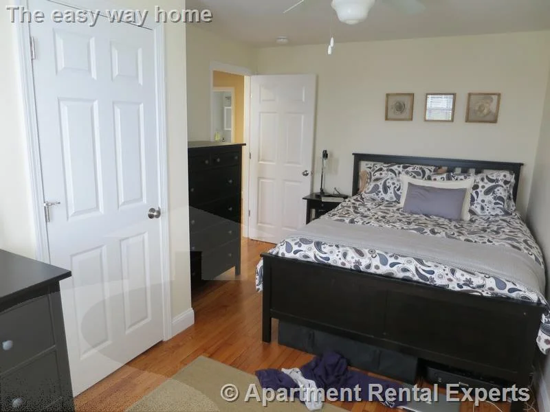 3 bed, 1 bath apartment for rent at 60 William St Unit 2, Ball Square — photo 6 of 9