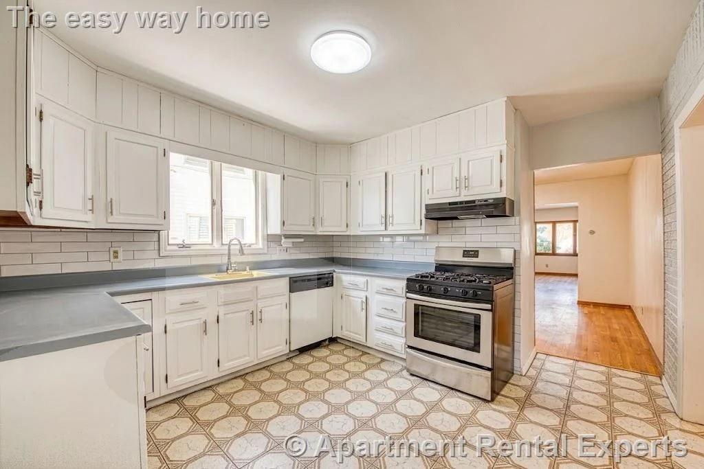 2 bed, 1 bath apartment for rent at 60 Windsor Rd, Tufts