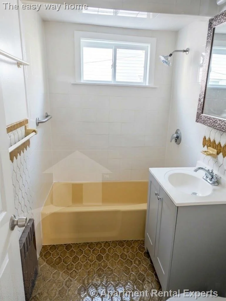 2 bed, 1 bath apartment for rent at 60 Windsor Rd, Tufts — photo 3 of 9