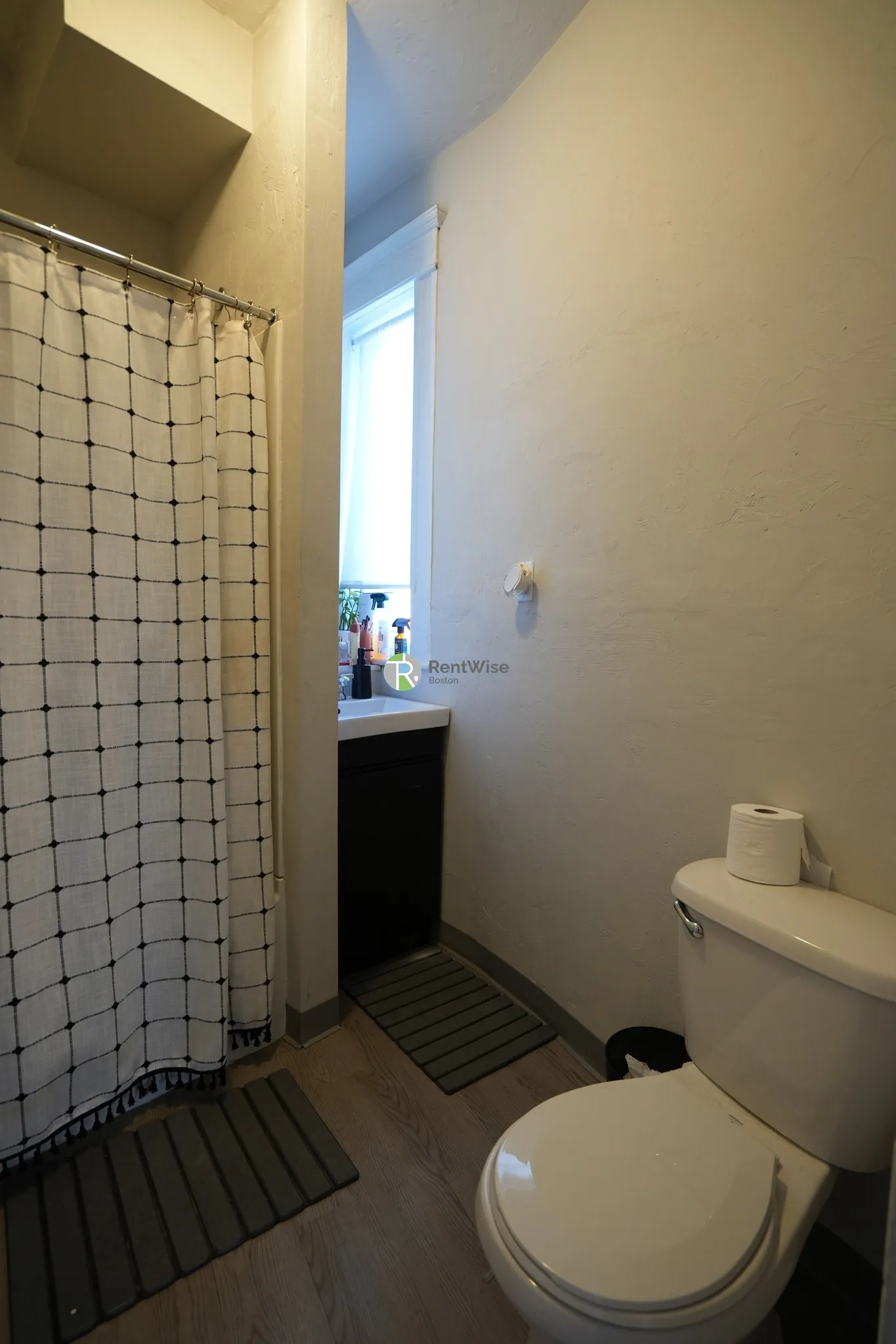 1 bed, 1 bath apartment for rent at 60 Woodstock Ave Unit 17, Brighton — photo 5 of 15