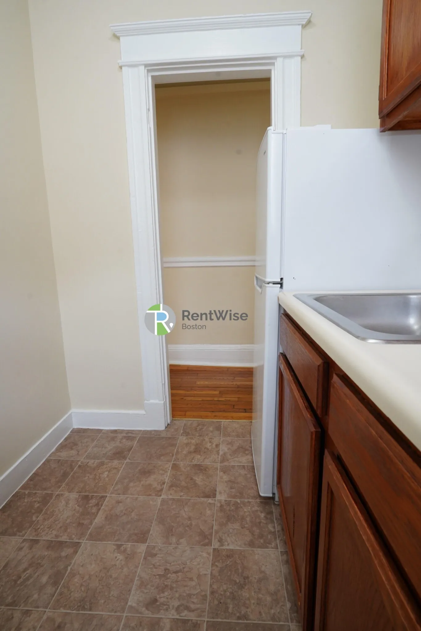 1 bed, 1 bath apartment for rent at 60 Woodstock Ave Unit 2, Brighton — photo 9 of 18