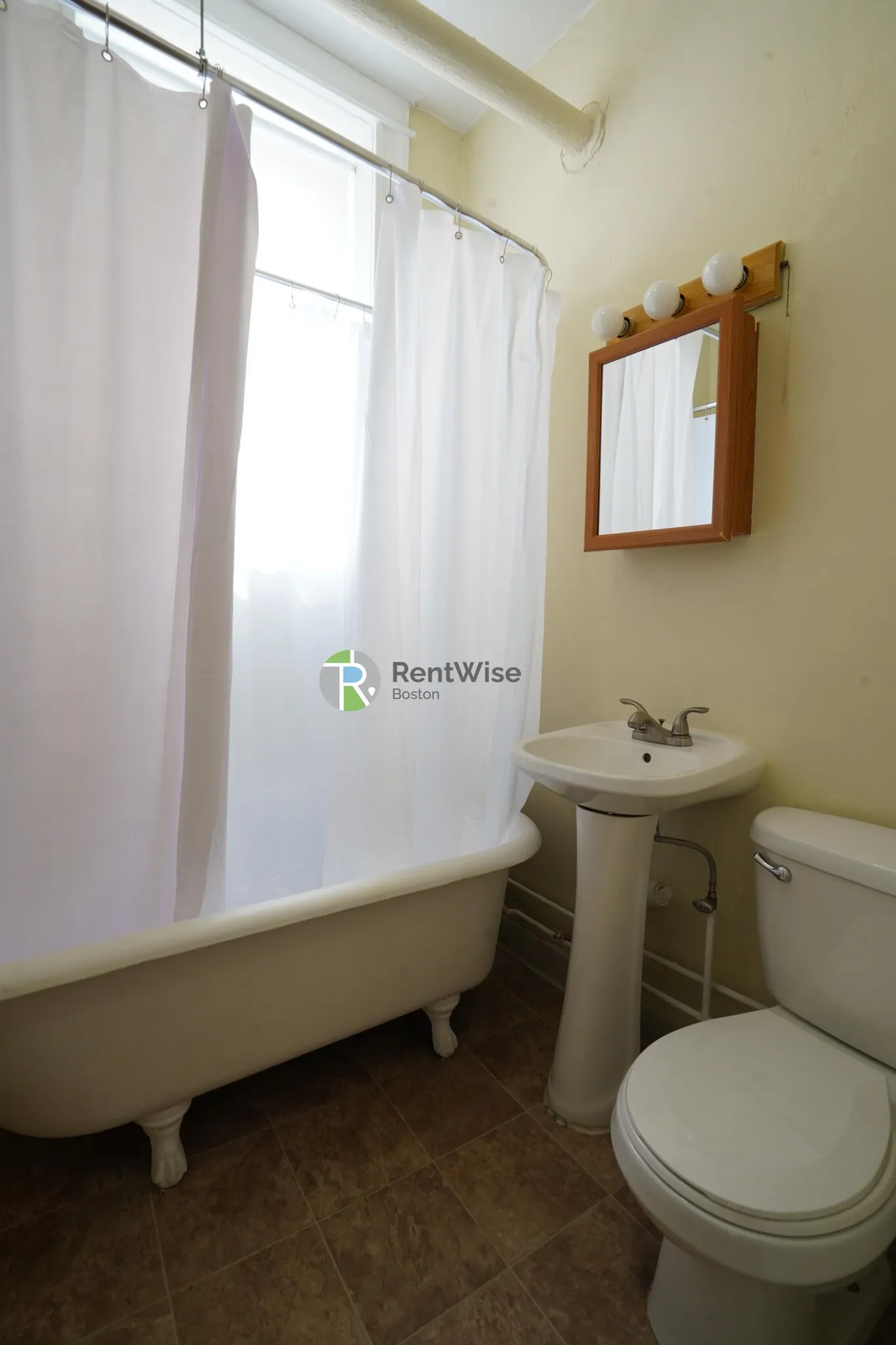 1 bed, 1 bath apartment for rent at 60 Woodstock Ave Unit 2, Brighton — photo 4 of 18