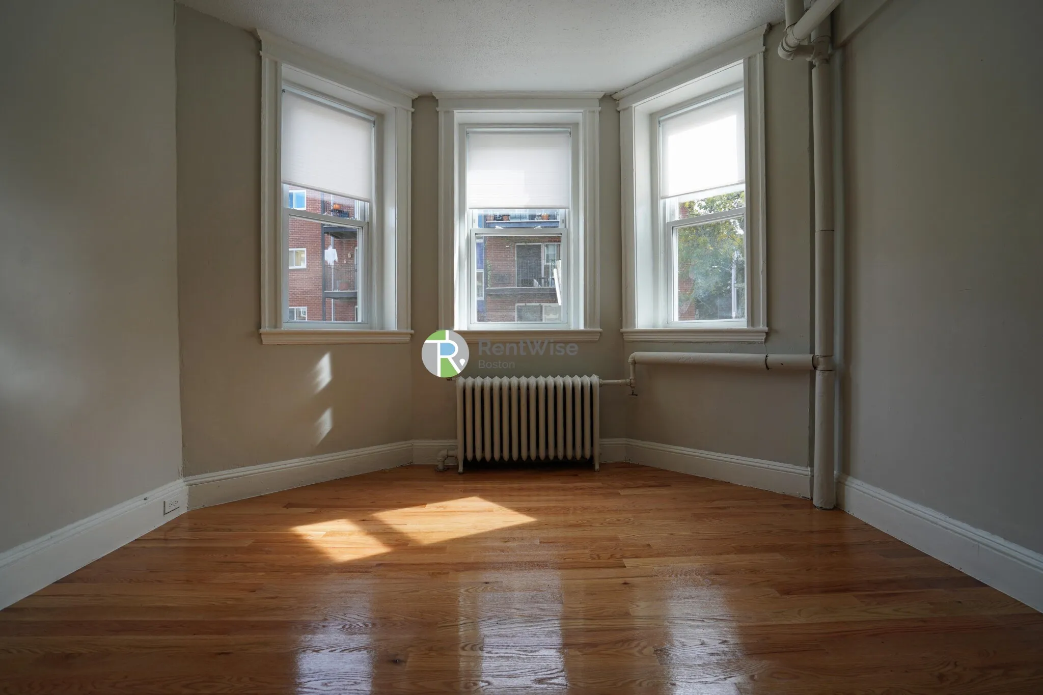 Studio bed, 1 bath apartment for rent at 60 Woodstock Ave Unit 3, Brighton