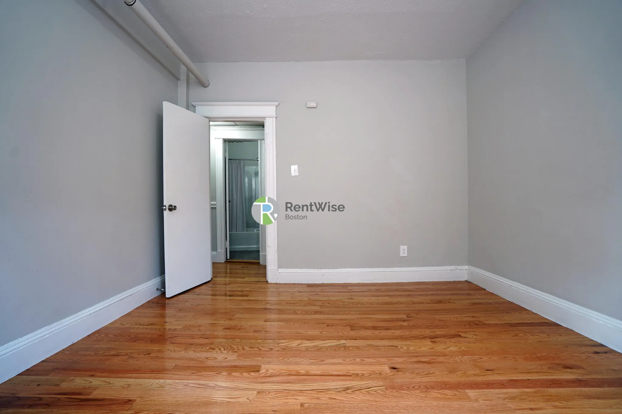 Studio bed, 1 bath apartment for rent at 60 Woodstock Ave Unit 3, Brighton — photo 2 of 14