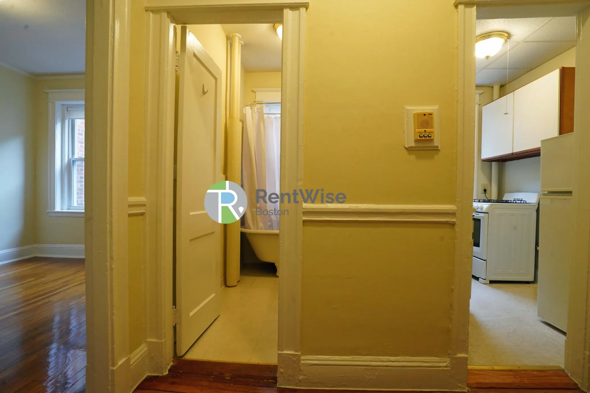 Studio bed, 1 bath apartment for rent at 60 Woodstock Ave Unit 8, Brighton — photo 3 of 14