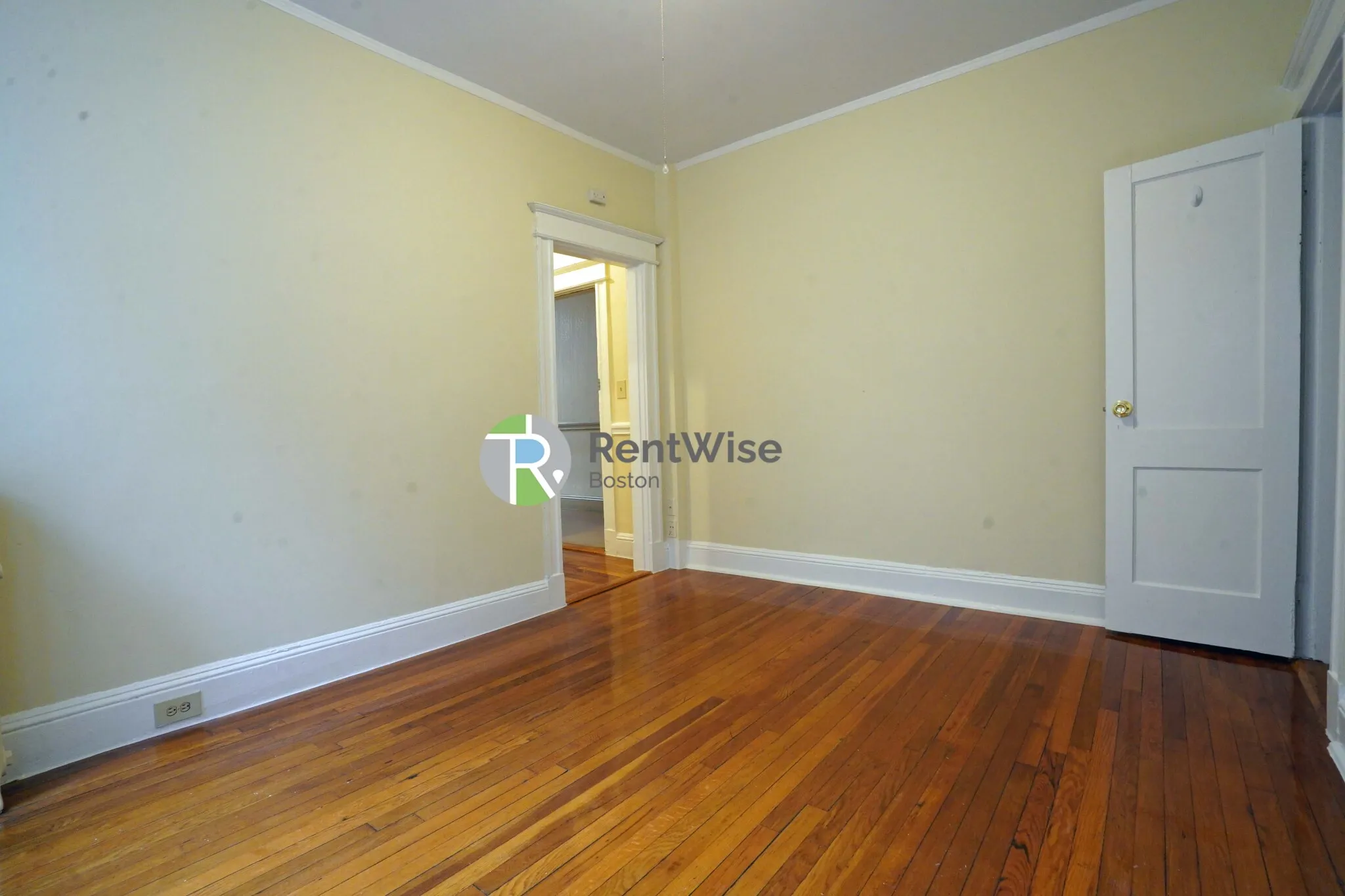 Studio bed, 1 bath apartment for rent at 60 Woodstock Ave Unit 8, Brighton — photo 2 of 14