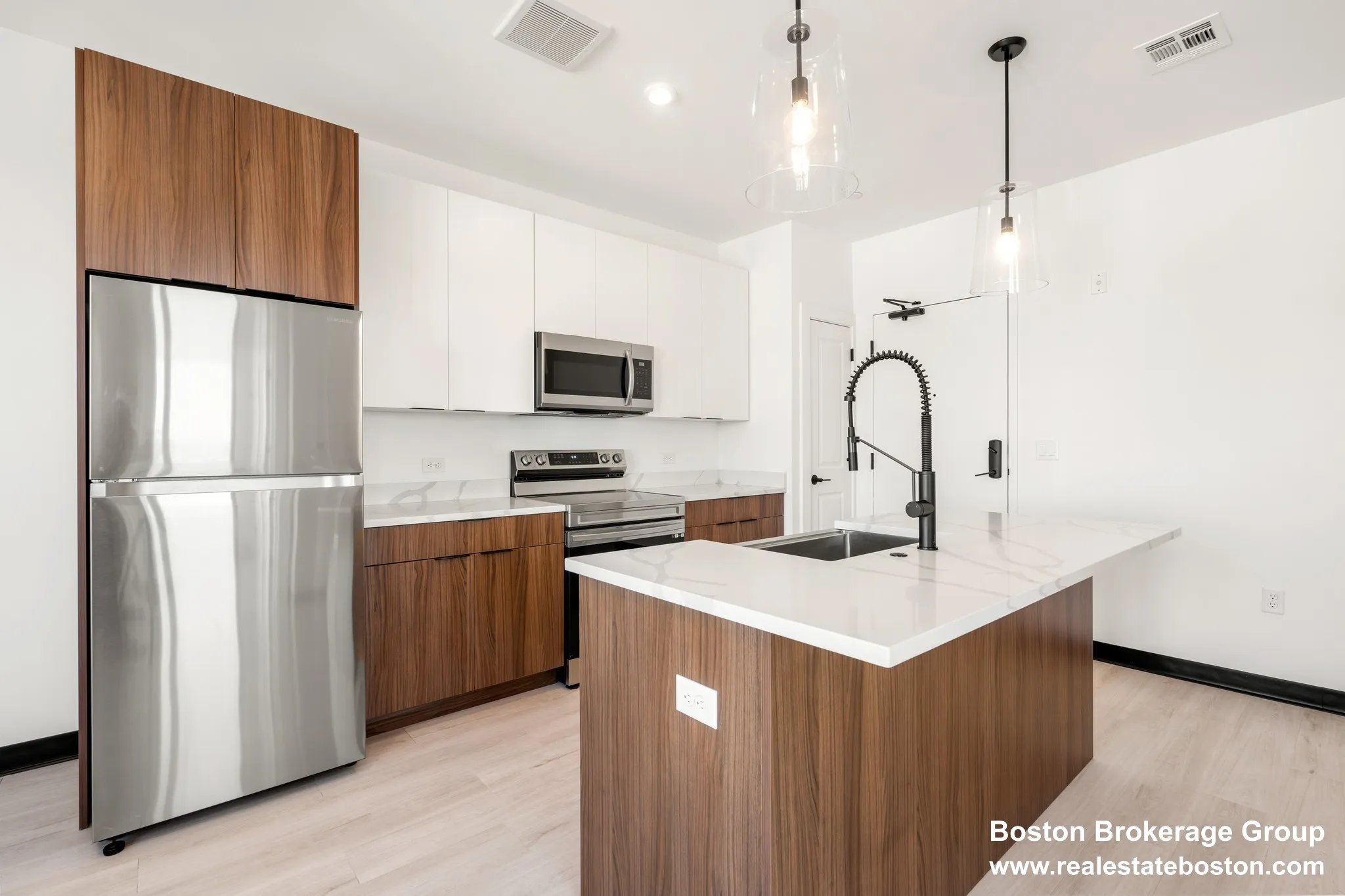 1 bed, 1 bath apartment for rent at 600 Broadway Unit 202, Everett
