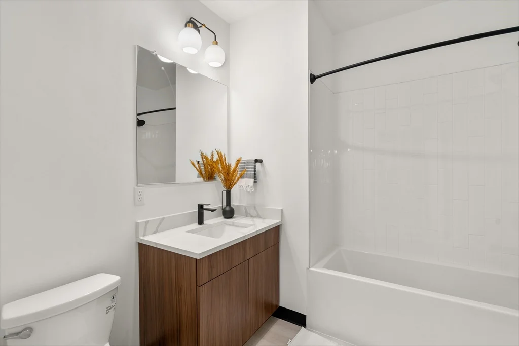 1 bed, 1 bath apartment for rent at 600 Broadway Unit 211, Everett — photo 8 of 27