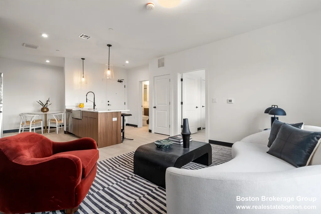2 bed, 2 bath apartment for rent at 600 Broadway Unit 212, Everett — photo 4 of 30
