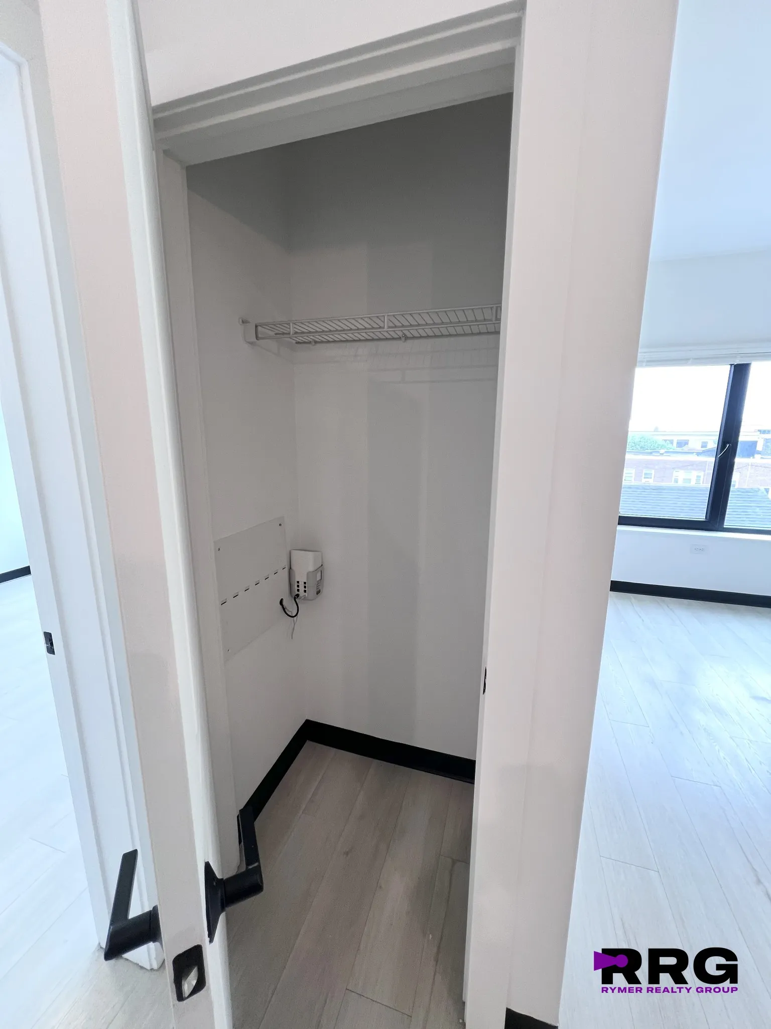 1 bed, 1 bath apartment for rent at 600 Broadway Unit 405, Everett — photo 4 of 38