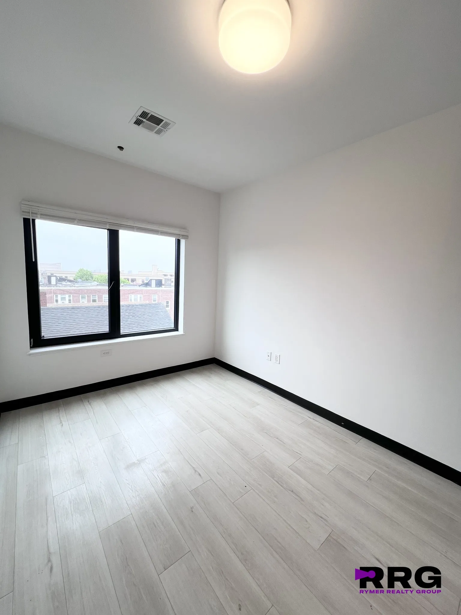 1 bed, 1 bath apartment for rent at 600 Broadway Unit 405, Everett — photo 3 of 38